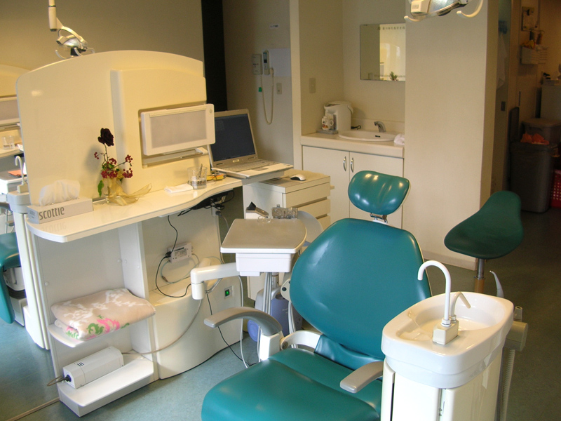 日本歯周病学会認定医が在籍しています