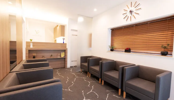 ①外観②待合スペース③手術スペース