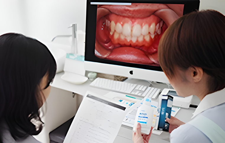 軽度から重度まで対応する先進的歯周治療で健康な歯肉を維持