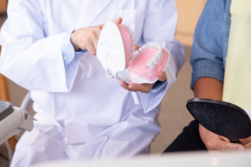 治療と予防の両面から患者様のお口の健康を支えています。