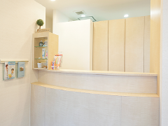 【つくばエクスプレス浅草駅 徒歩3分】【土曜診療対応】【インプラント治療に特化した設備と技術】患者一人ひとりに寄り添い、最適な治療を提供する山口よしのぶ歯科医院