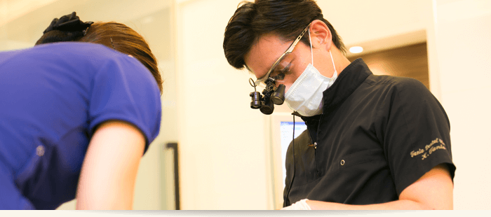 インプラント治療に不安を感じる患者様にも納得のいく説明とサポートを行い、安心して治療を受けられる体制が整えられています