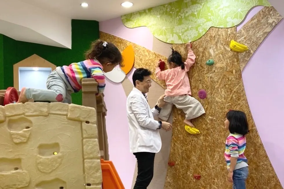 上本町おとな・こども矯正歯科の「小児矯正」についてご説明します