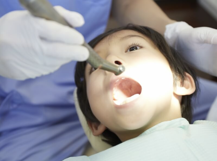 お子様の治療の様子