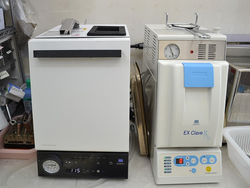 ハンドピースを滅菌する機器です