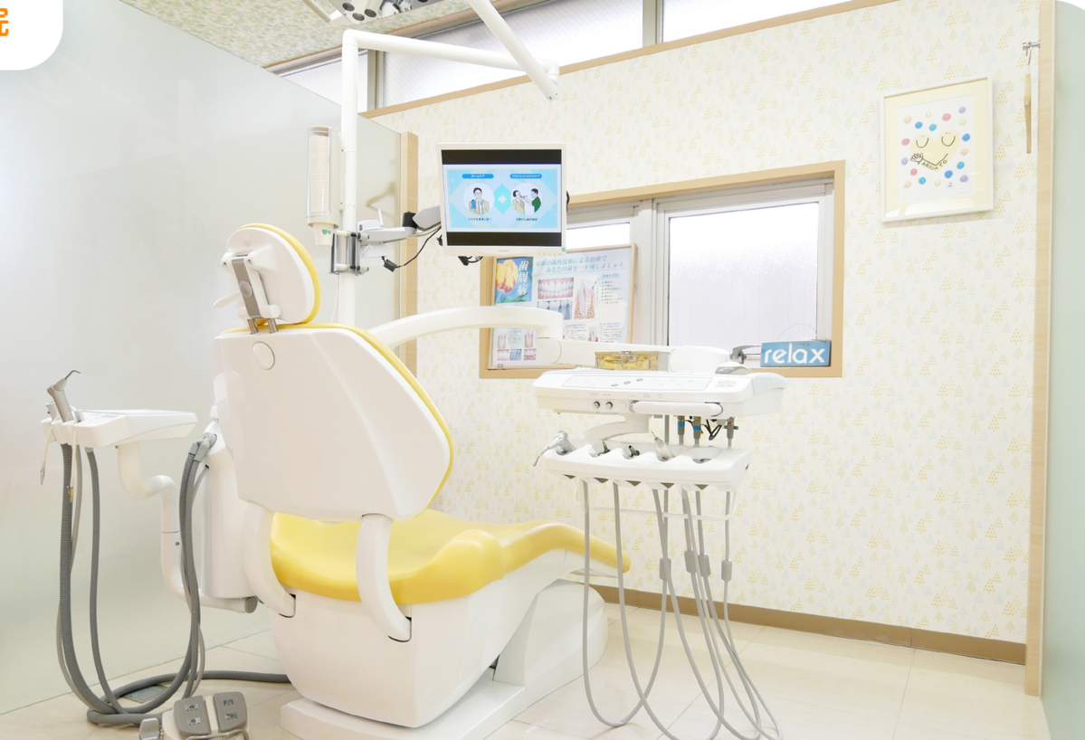 ①クリニック外観②受付③診療チェア