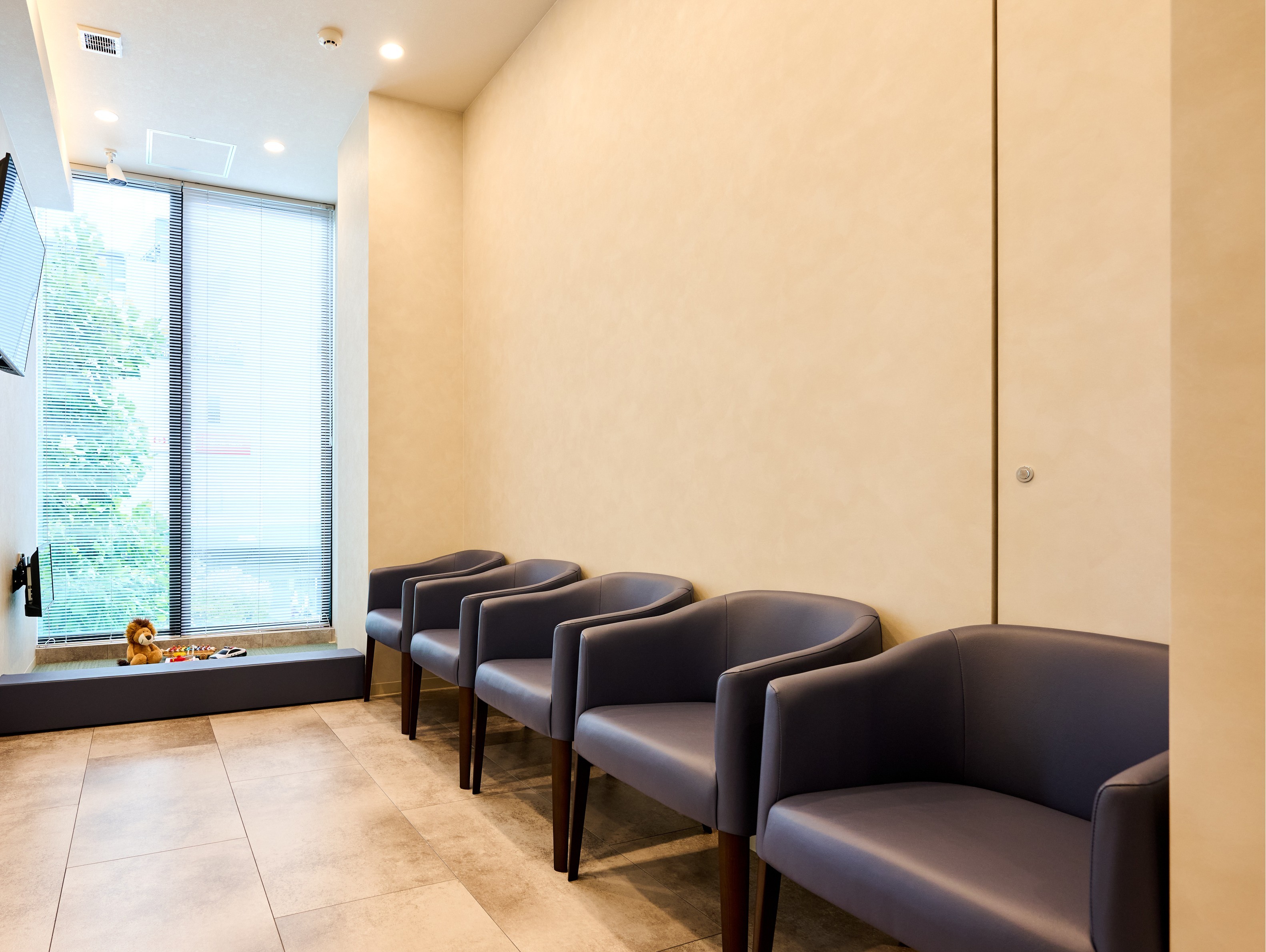 ①受付　②待合室　③診療室