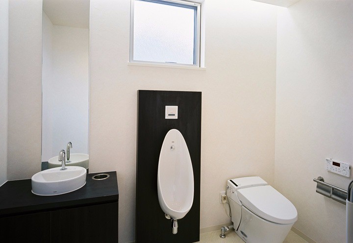 院内のトイレはゆったりとした空間が確保されています