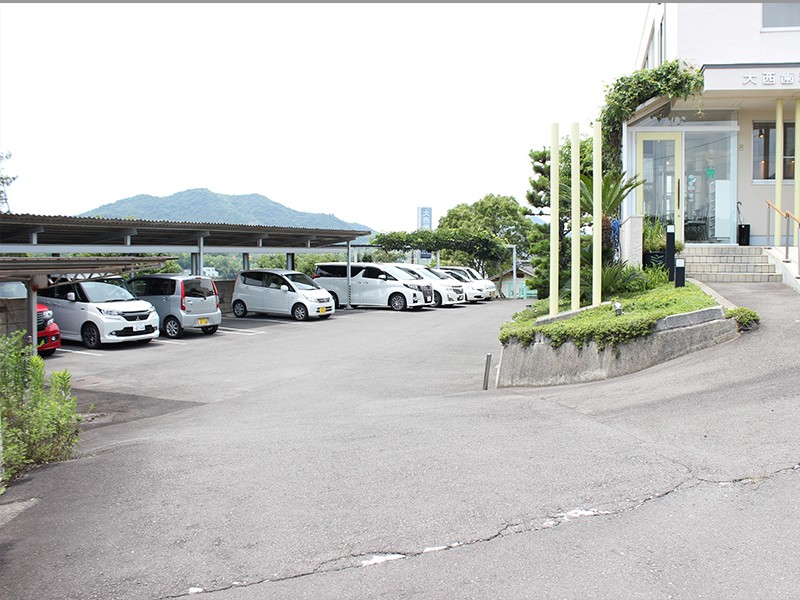 広い駐車場のご用意があるため運転に不安な方もご安心ください