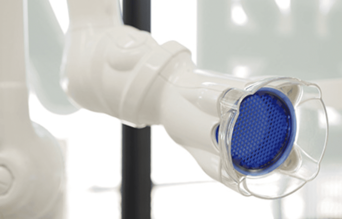 口腔外バキュームや滅菌器で衛生管理を徹底します