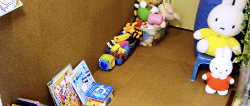 ①診療室 ②③院内風景