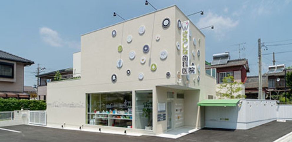 ①クリニック外観②待合室③キュアルーム（治療ゾーン）