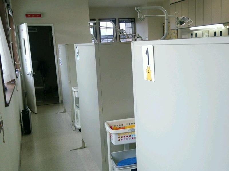 ①受付　②待合室　③診療室