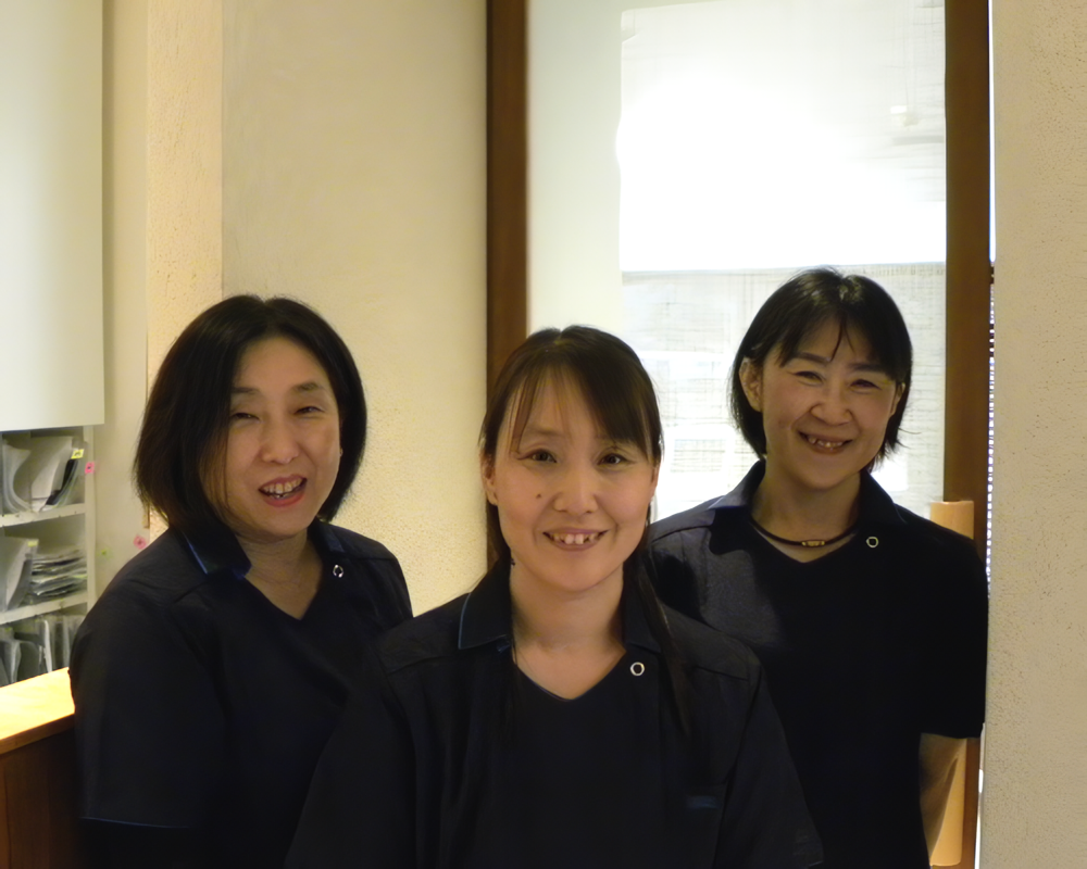 年齢や症状に応じた矯正装置を用いて治療を行います