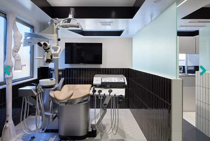 ①クリニック外観②受付③診療チェア