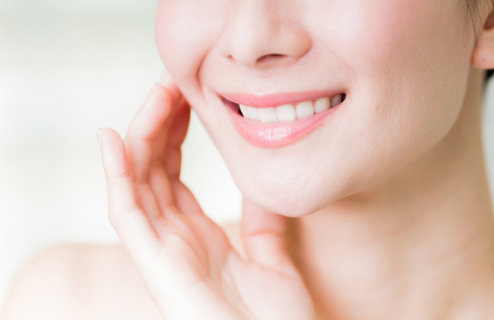 セラミックやジルコニアなど最適素材で自然な歯の美しさを実現