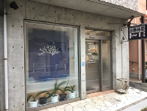 ①外観１②外観２③地域に密着した総合的な診療を