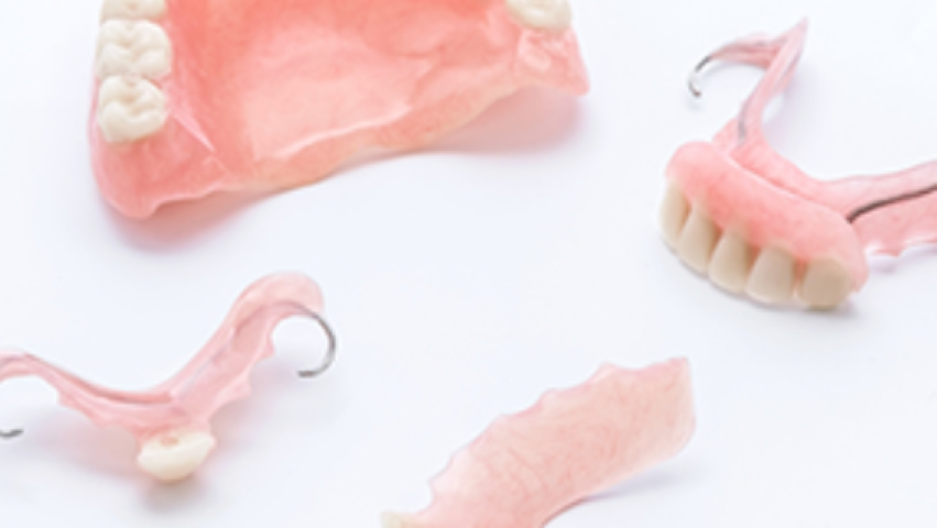 違和感の少ない入れ歯作りにこだわる歯科医院