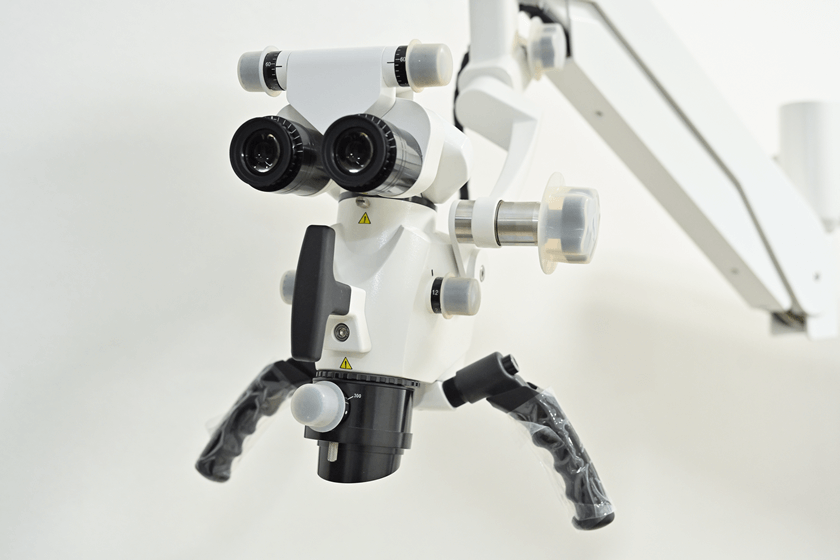 顕微鏡カメラによって高精度な診断や治療を行っています