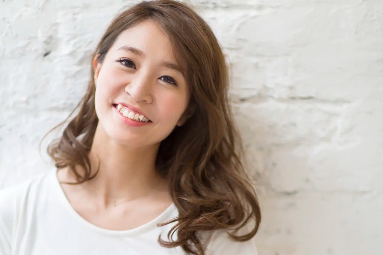 負担を抑えた型取りで、自然な白さのかぶせ物を提供