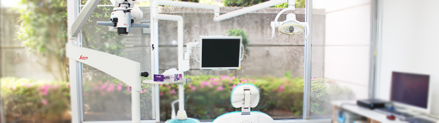 ①診療スペース②外観③モニター