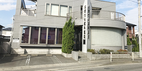 ①外観②待合室③診察室