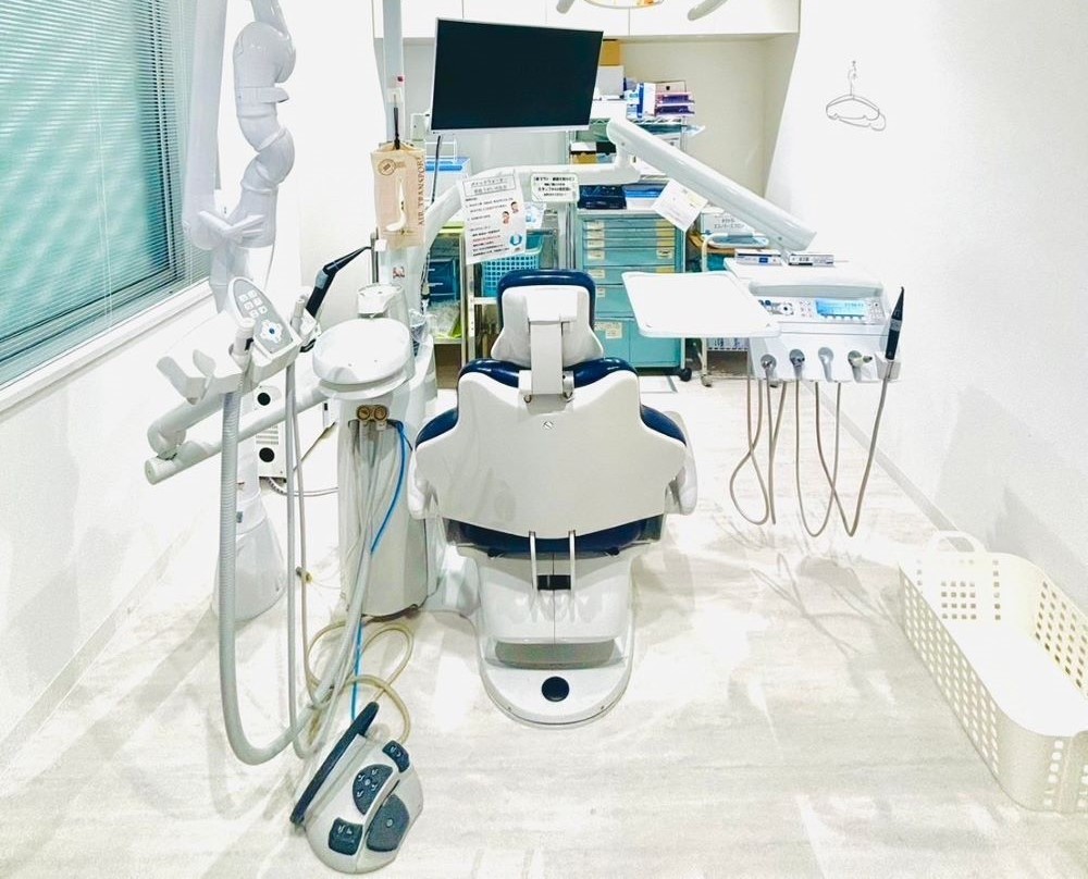 半個室のオペ室で対応を行っています