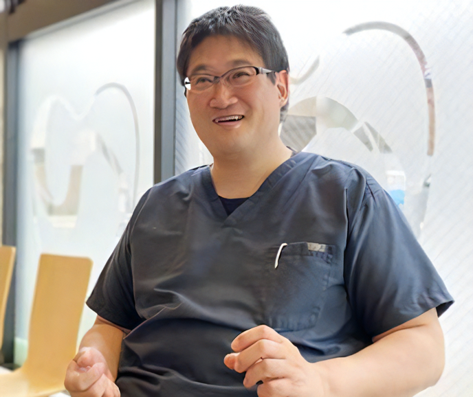 院長の塩原 康弘