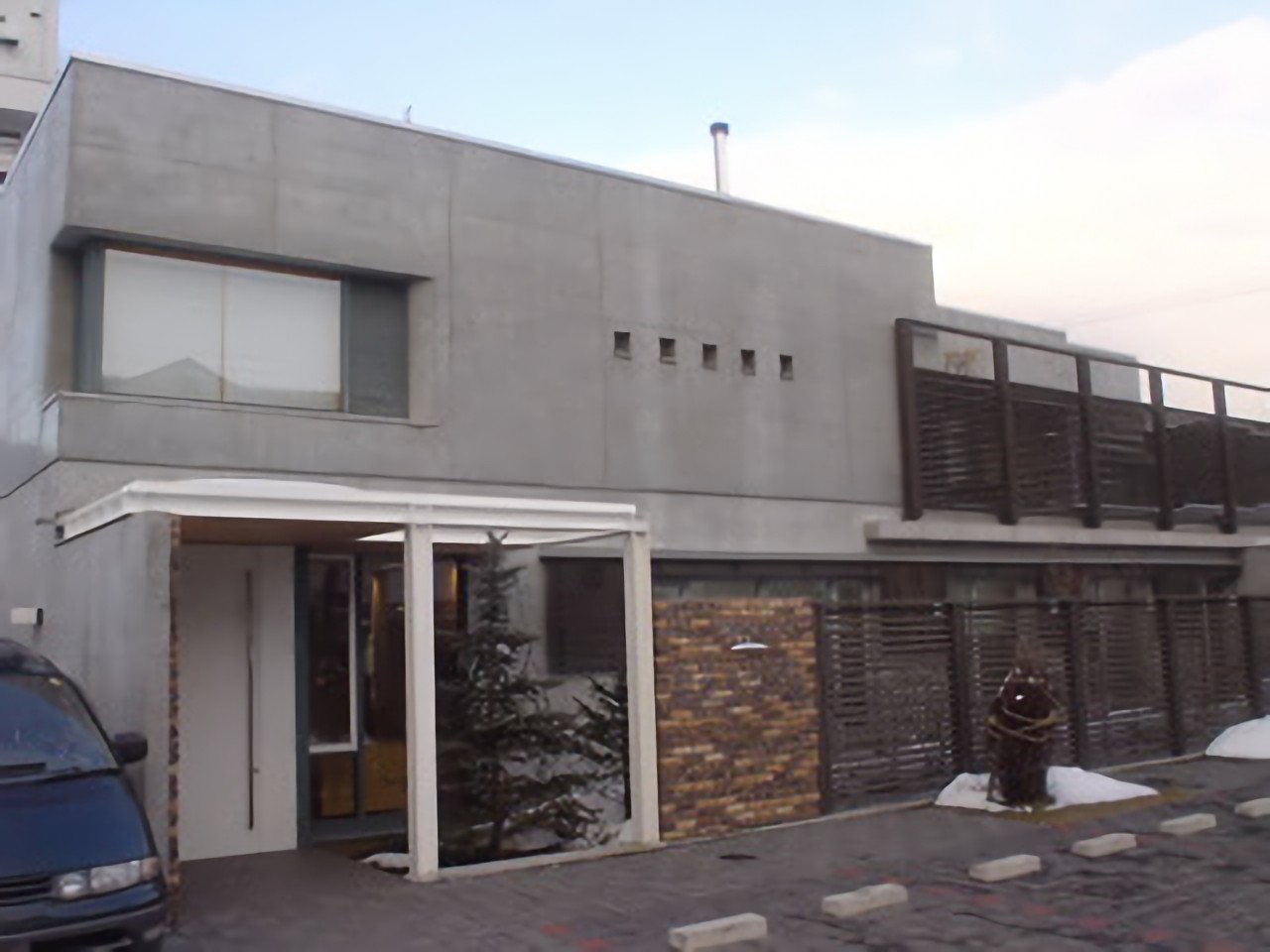 ①医院外観②受付③待合室