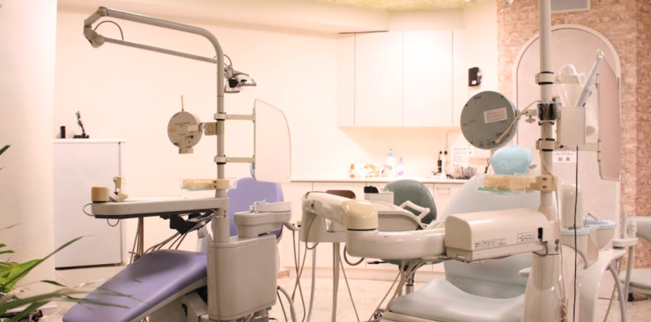 ①外観②キッズルーム③診療室