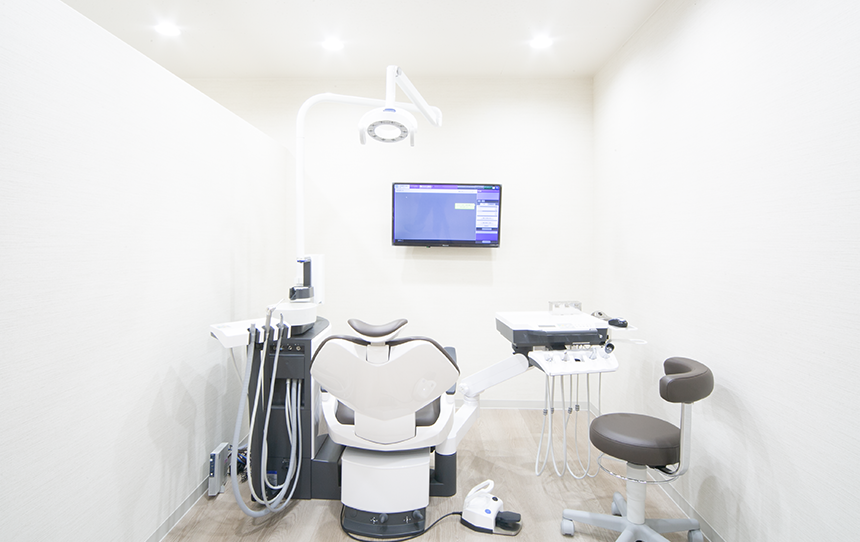 ①外観②待合室③診療室