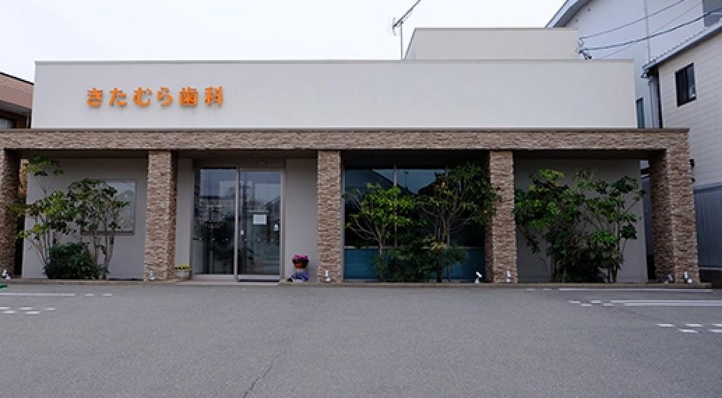 ①歯科医院外観②診療台③デジタルレントゲン