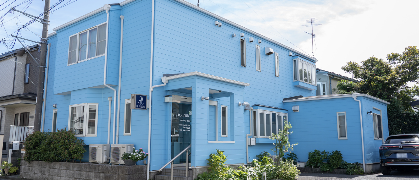 ①医院外観 ②院内風景 ③駐車場・駐輪場完備