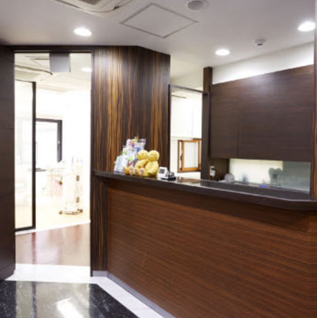 ①受付　②待合室　③診療室