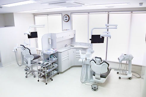 ①受付　②待合室　③診療室