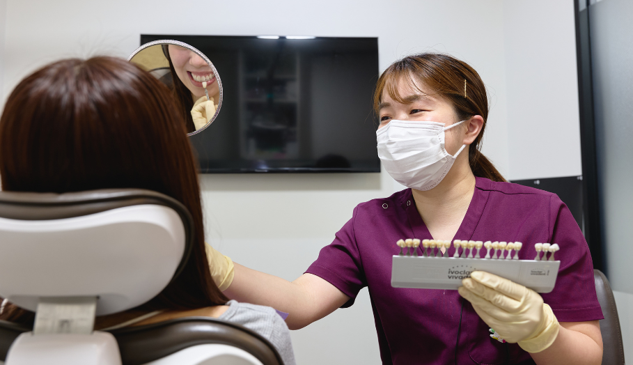 口元の美しさと快適な咬み心地の両立を重視し、審美歯科とホワイトニングに対応しています。