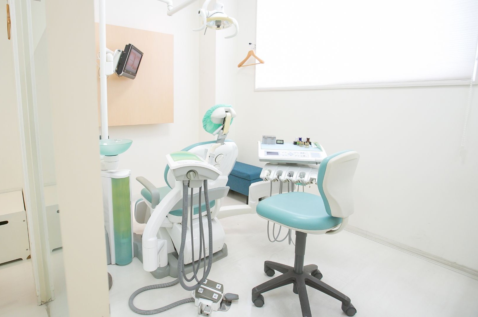 ①外観②診療室③待合室