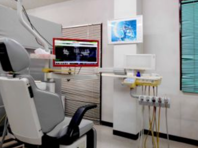 ①顎関節症の治療もおまかせください②待合室③診療室