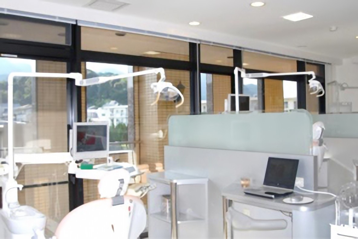 ①玄関②待合室③診察室