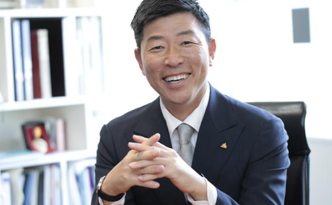 院長の岩本　宗春