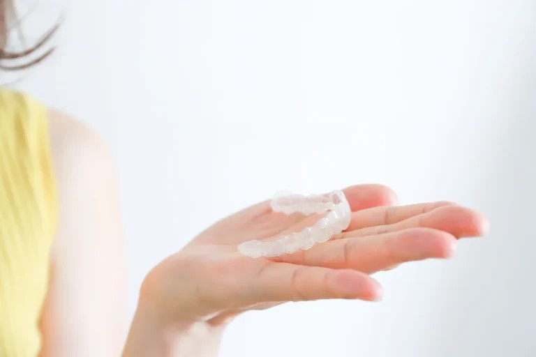 歯並びの改善に実績のあるマウスピース矯正装置を導入しており、症例に応じた提案を行っています