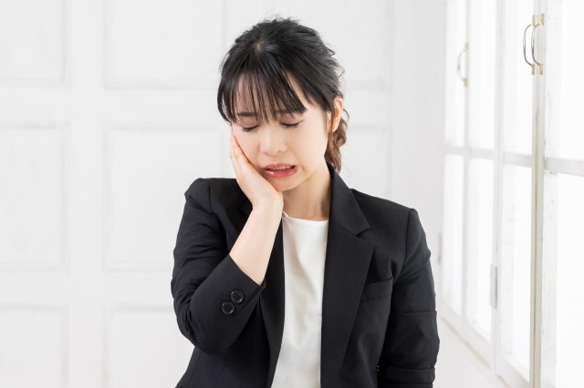 痛みや出血など症状が出たら歯科医院を受診することが大切です
