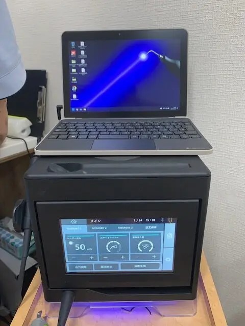 ブルーラジカルという歯周病治療機器を活用しています