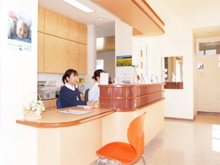 ①外観②受付③診療室