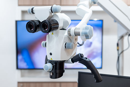 マイクロ顕微鏡により精密な治療を可能としています