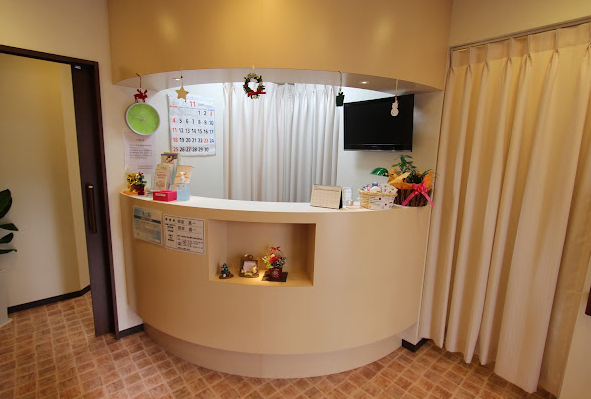 ①外観②受付③待合スペース