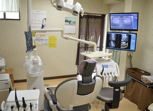 ①クリニック外観　②待合室　③個別診察室