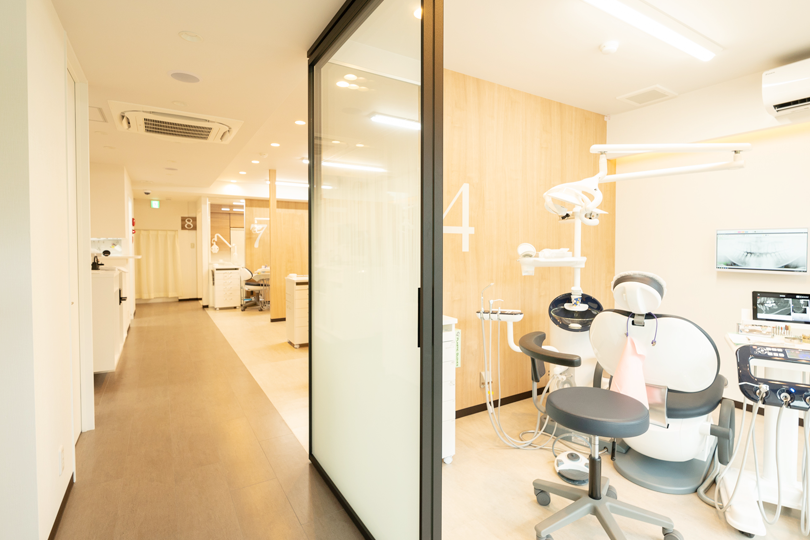 ①外観②受付③診察室