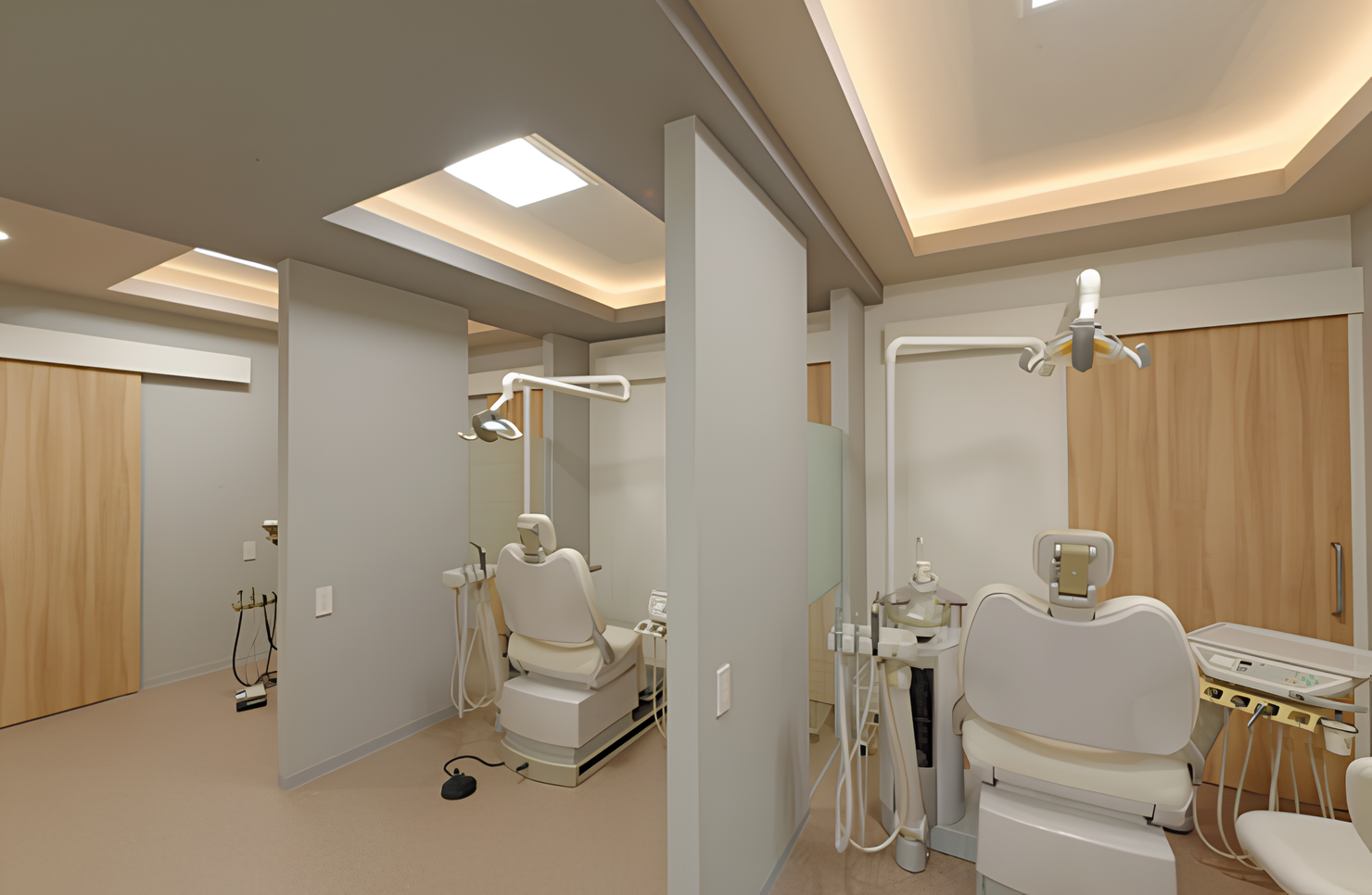 ①診療室②受付③エントランス