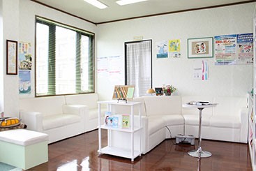 ①受付②待合室③診療室